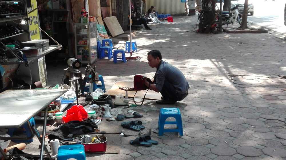 Hanoi, quando la strada è il negozio