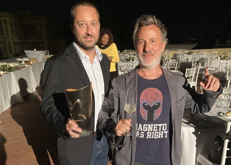 Davide Enia e Luca Marengo al ritiro del Premio Le maschere del Teatro italiano 2021