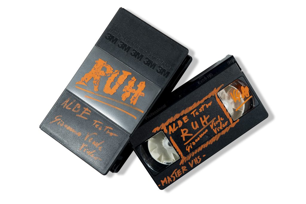 Foto di Valentino Albini del VHS originale di RUH
