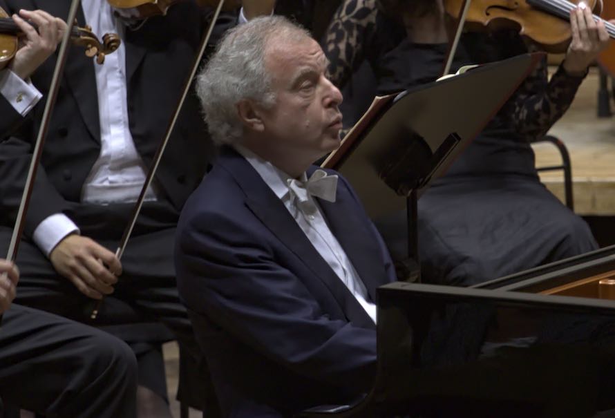 András Schiff con l’Orchestra del Gewandhaus di Lipsia il 3 settembre 2016. Foto di Alexander Böhm