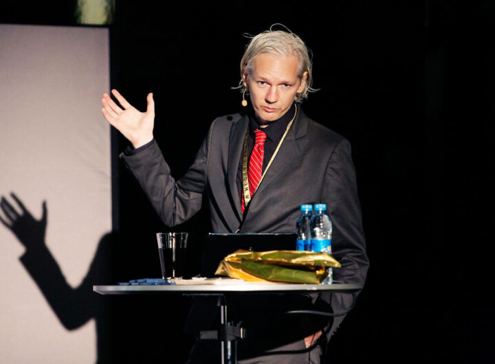 Julian_Assange_20091117_Copenhagen_2